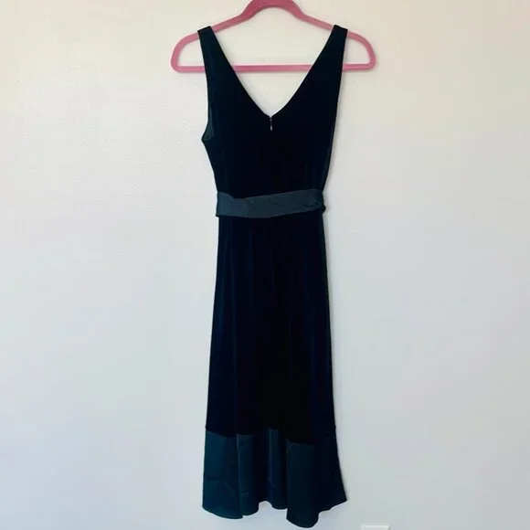NWOT DKNY Midi Black Sleeveless Faux Wrap V Neckline Velvet Dress Size 4 - Picture 4 of 11